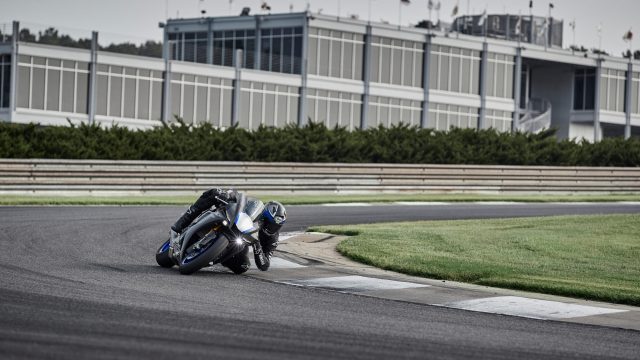 Doskonalenie techniki jazdy motocyklem, czyli motocyklowe szkolenia torowe, offroadowe, indywidualne 2020 – dlaczego, gdzie, za ile