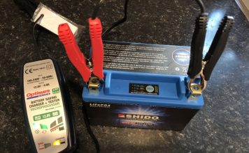 jak długo ładować kiedy wymienić jak dbać czym ładować jak rozpoznać zużyty akumulator motocyklowy