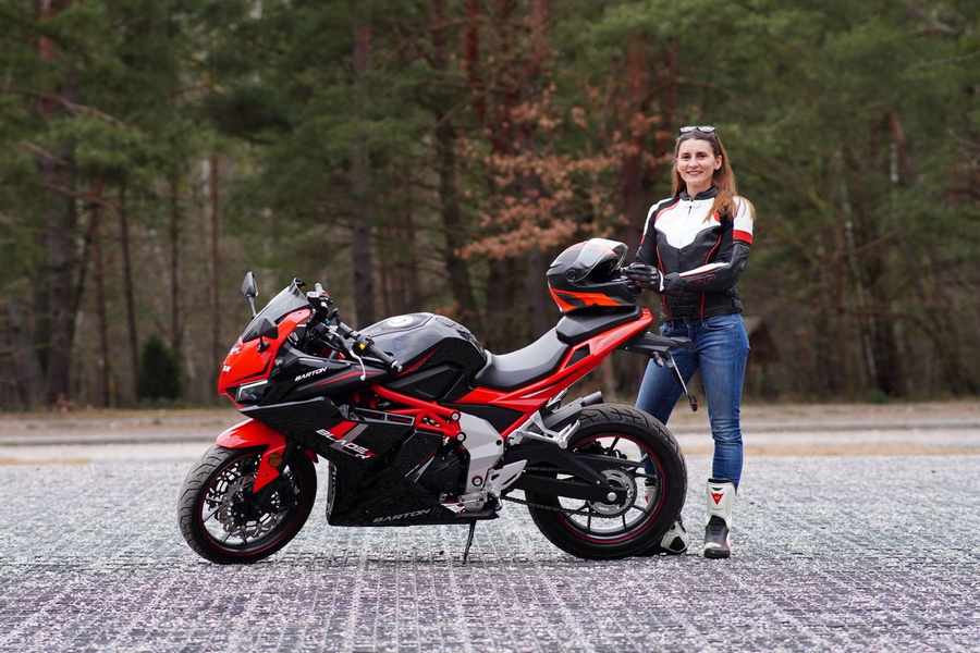 Barton Blade R 2022 Jaki Tani Motocykl Sportowy Klasy 125 Do Miasta 