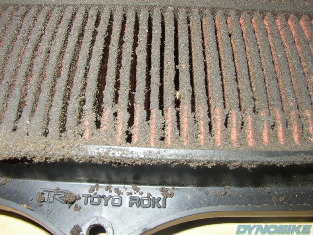 filtr powietrza w motocyklu wystarczy przedmuchać