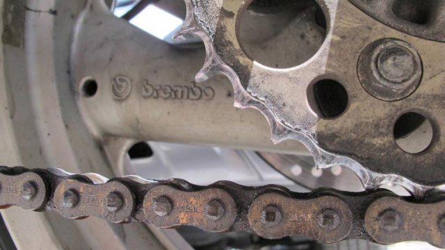 wymiana łańcucha motocyklowego, po co wystarczy go skr&oacute;cić