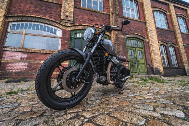 Testujemy customową Hondę CX650 – brat bike, motocykl, kt&oacute;ry czyni wolnym