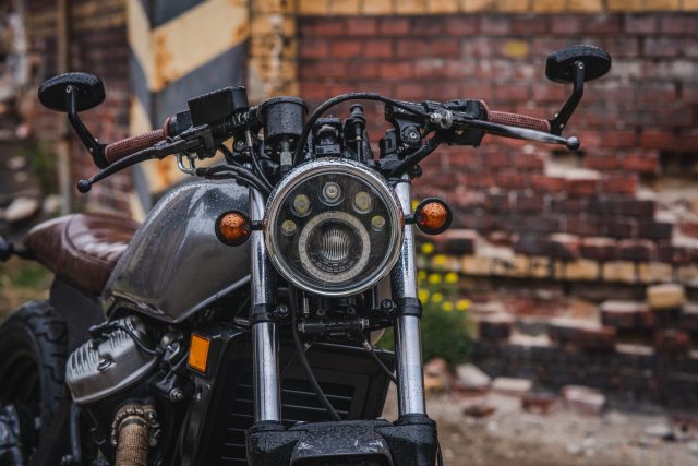 Testujemy customową Hondę CX650 – brat bike, motocykl, kt&oacute;ry czyni wolnym