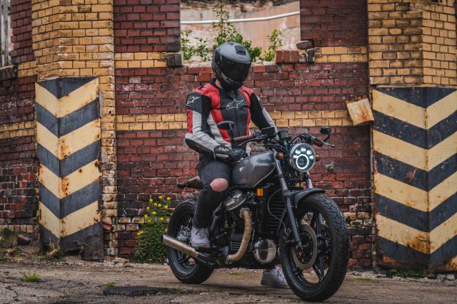 Testujemy customową Hondę CX650 – brat bike, motocykl, kt&oacute;ry czyni wolnym