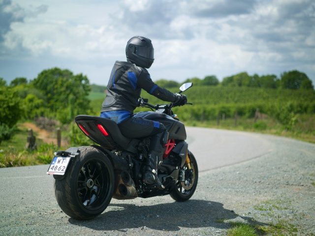 Ducati Diavel 1260S test opinia wady zalety cena dane techniczne