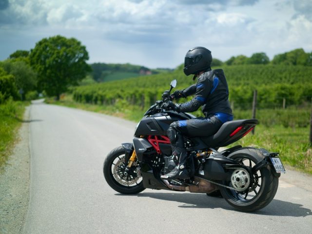 Ducati Diavel 1260S test opinia wady zalety cena dane techniczne