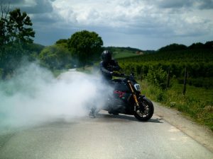 Ducati Diavel S test opinia wady zalety cena dane techniczne