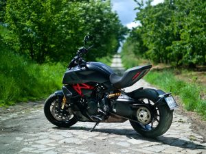 Ducati Diavel S test opinia wady zalety cena dane techniczne