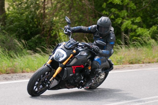 Ducati Diavel 1260S test opinia wady zalety cena dane techniczne