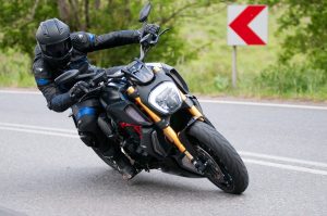 Ducati Diavel S test opinia wady zalety cena dane techniczne