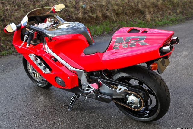 Honda NR750 – pokaz siły i geniuszu