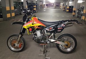 najbardziej bezawaryjne supermoto DRZ  E suzuki