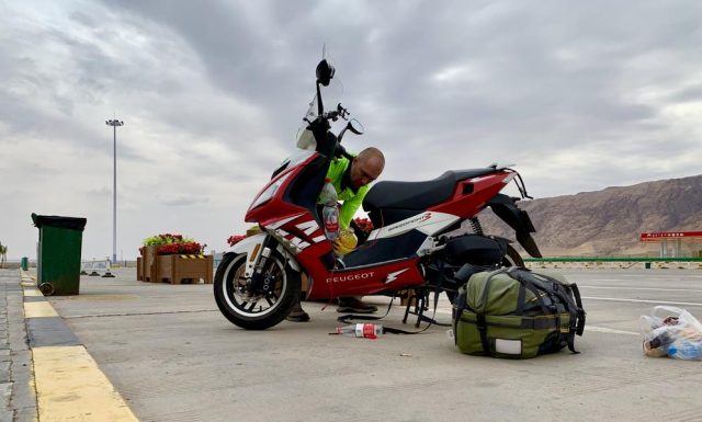 Peugeotem Speedfightem przez p&oacute;ł świata – niemiecko-francuski duet na skuterze