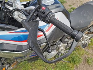 BWM GS F adventure handbar lewy  scaled