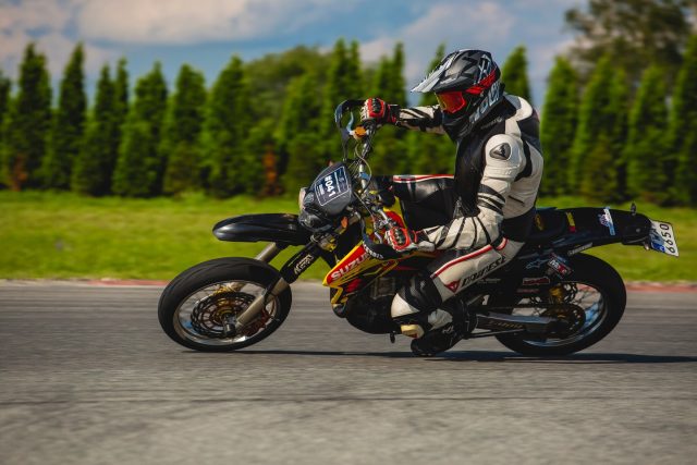Jak zmienia się motocyklowa moda na sprzęty? Czy poddajesz się jej? [FELIETON]