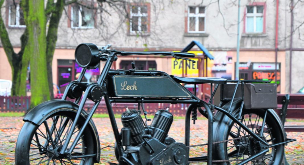 Gdzie znajduje się pomnik motocykla LECH