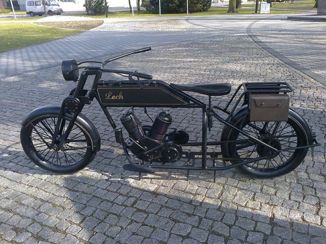 Lech pierwszy polski motocykl - pomnik