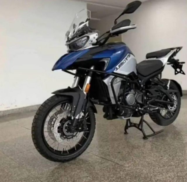 QJ Motor SRB 750 czy Benelli TRK 800
