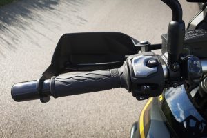 Suzuki VStrom  DL  TEST opinia wady zalety dane techniczne  scaled