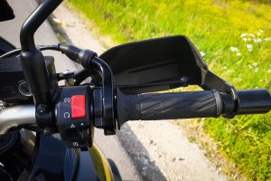 Suzuki VStrom  DL  TEST opinia wady zalety dane techniczne  scaled