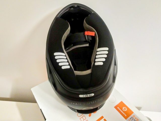 TEST kasku Schuberth SR2