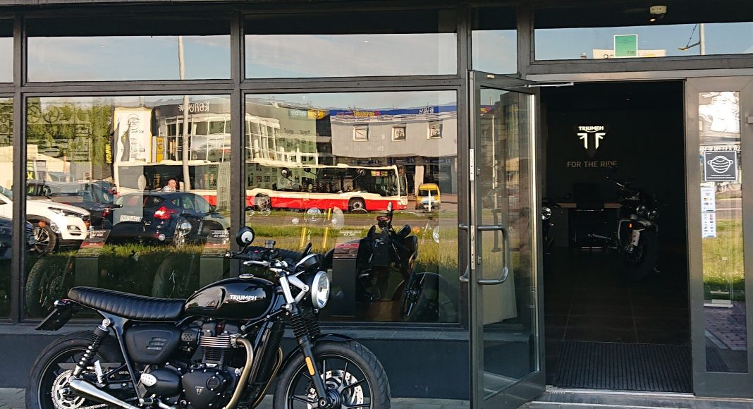 Triumph Street Twin Adama scaled