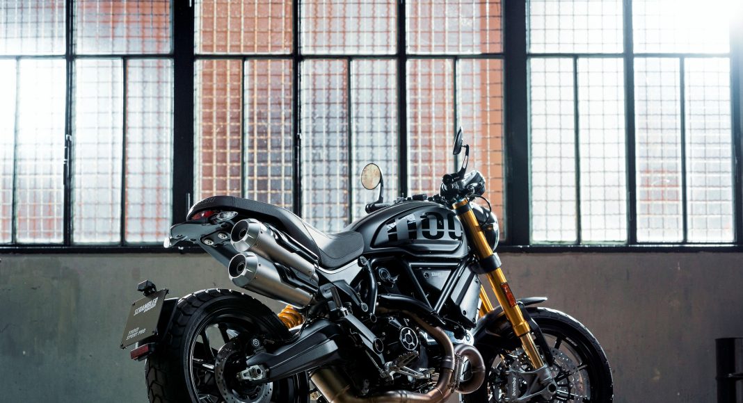 Uniwersalny motocykl do miasta turystyki w teren Ducati Scrambler   scaled