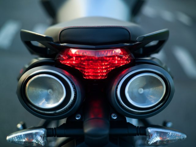 Aprilia Shiver 900 2020 – prawie litrowy naked środka [TEST, OPINIA, WADY, ZALETY, DANE TECHNICZNE]]