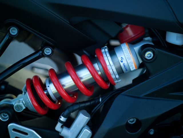 Aprilia Shiver 900 2020 – prawie litrowy naked środka [TEST, OPINIA, WADY, ZALETY, DANE TECHNICZNE]]