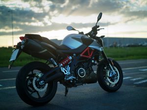 Aprilia Shiver   test opinia dane techniczne wady zalety