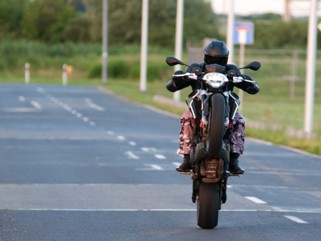 Aprilia Shiver 900 2020 – prawie litrowy naked środka [TEST, OPINIA, WADY, ZALETY, DANE TECHNICZNE]]