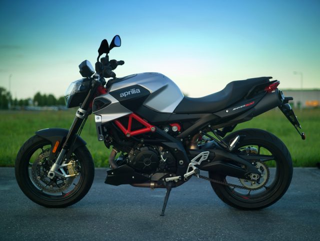 Aprilia Shiver 900 2020 – prawie litrowy naked środka [TEST, OPINIA, WADY, ZALETY, DANE TECHNICZNE]]