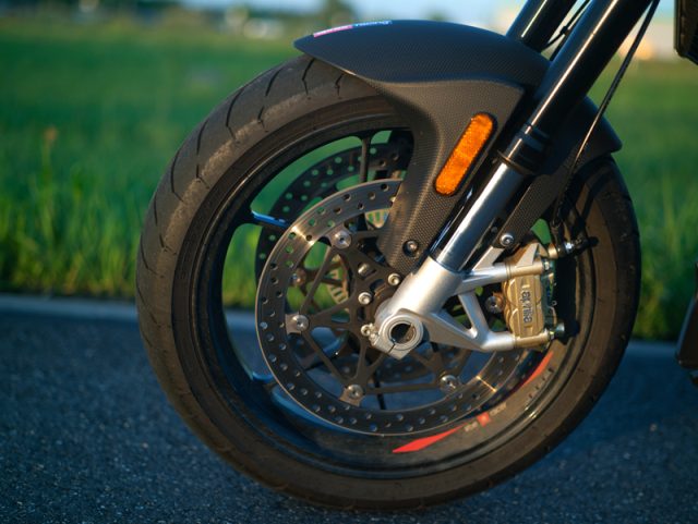 Aprilia Shiver 900 2020 – prawie litrowy naked środka [TEST, OPINIA, WADY, ZALETY, DANE TECHNICZNE]]