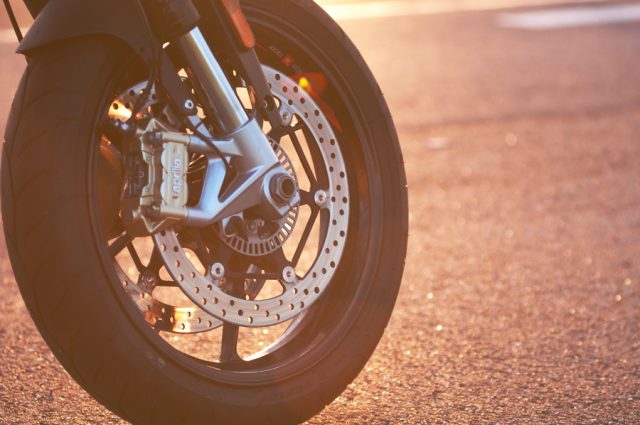 Aprilia Shiver 900 2020 – prawie litrowy naked środka [TEST, OPINIA, WADY, ZALETY, DANE TECHNICZNE]]