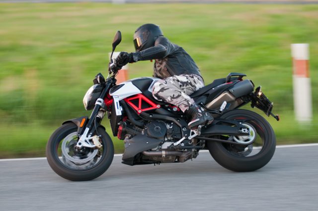 Aprilia Shiver 900 2020 – prawie litrowy naked środka [TEST, OPINIA, WADY, ZALETY, DANE TECHNICZNE]]