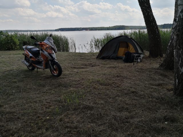 Skuterem 50 ccm na zlot motocyklowy – i to jest prawdziwa przygoda! [Relacja z podr&oacute;ży]