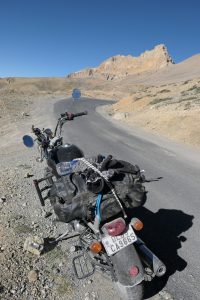 Manali Leh jazda przez Himalaje  scaled