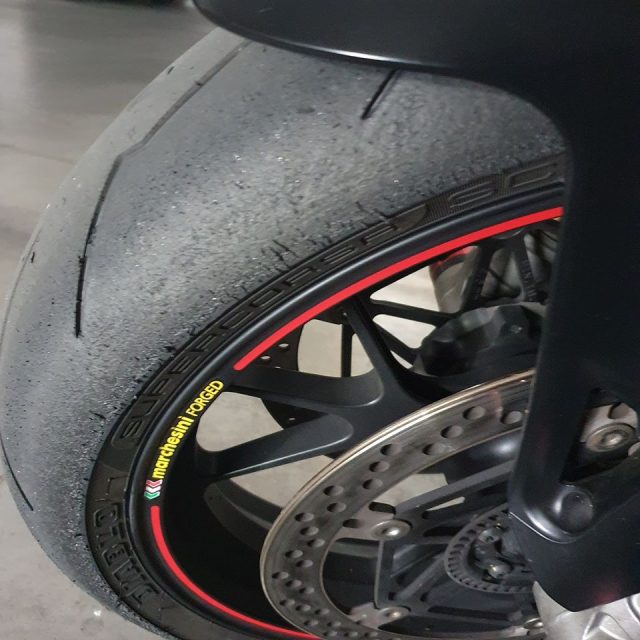 Technika pokonywania zakręt&oacute;w motocyklem. Pochylanie? Skręcanie? GAZ!!