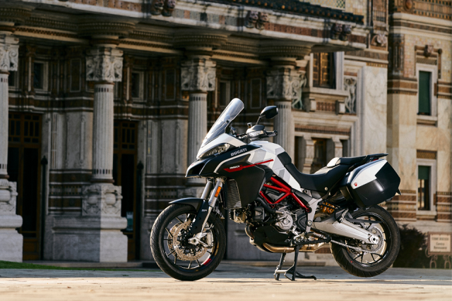 Do salon&oacute;w wjeżdża nowa Multistrada 950 S w malowaniu GP White!