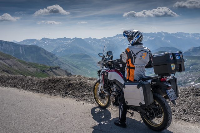 Najlepsze trasy motocyklowe w Alpach