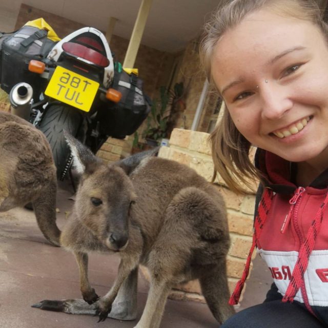 Poczciwym Fireblade’m dookoła świata, czyli RTW Roxy i jej samotna podr&oacute;ż [WYWIAD]