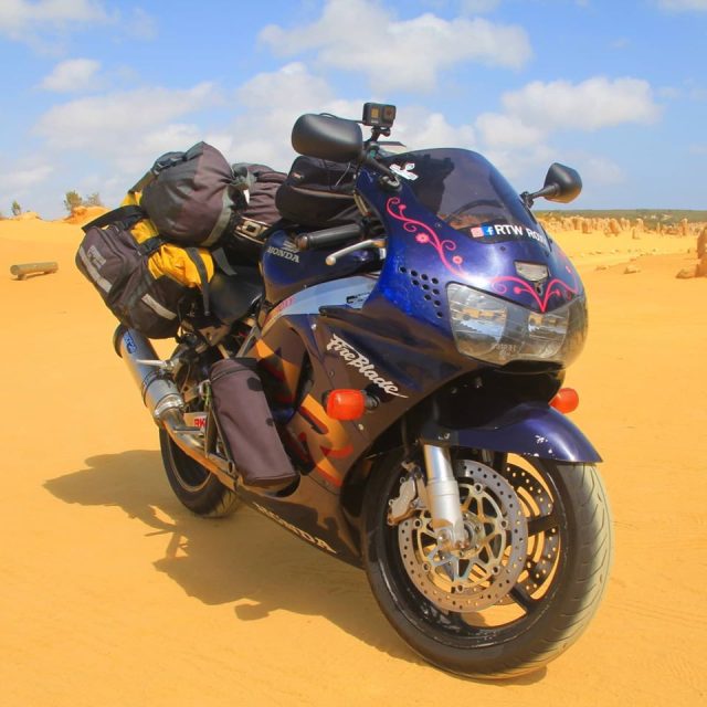 Poczciwym Fireblade’m dookoła świata, czyli RTW Roxy i jej samotna podr&oacute;ż [WYWIAD]