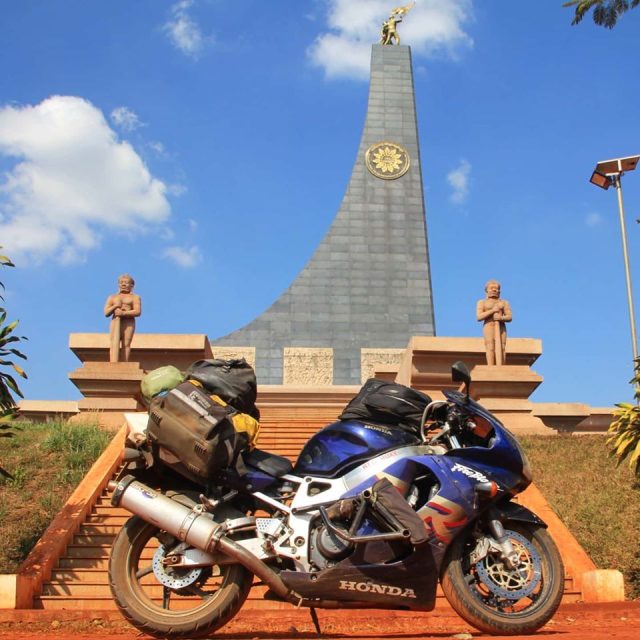 Poczciwym Fireblade’m dookoła świata, czyli RTW Roxy i jej samotna podr&oacute;ż [WYWIAD]