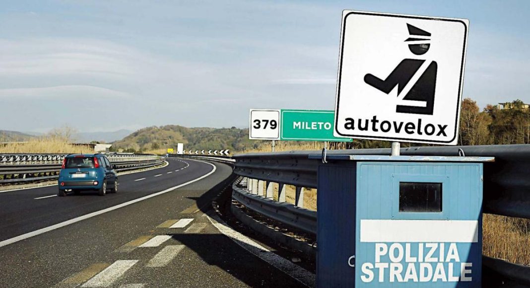 mandat z fotoradaru Włochy