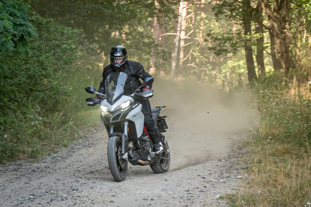 9 recept na turystyczne enduro 2020 – wielki test por&oacute;wnawczy dziewięciu motocykli segmentu adventure