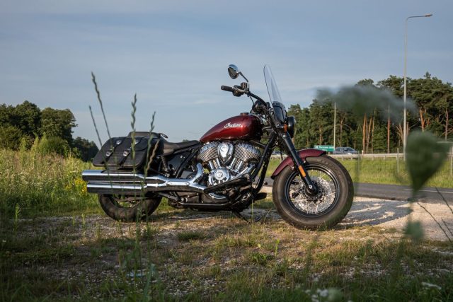 Starcie stalowych nowości 2021 &ndash; Harley Davidson Street Bob vs Indian Super Chief Limited [test, opinie, dane techniczne]