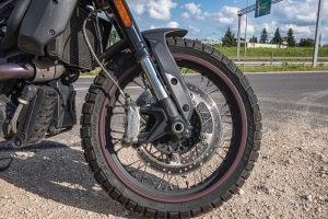 Dobry kompan na kr&oacute;tkie wypady i do turystyki &ndash; Indian FTR 1200 Rally [dane techniczne, opis, test]