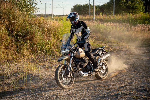 Moto Guzzi V85TT Travel 2020 – spokojna klasyka gatunku adventure [test, dane techniczne, wady, zalety, opinia]