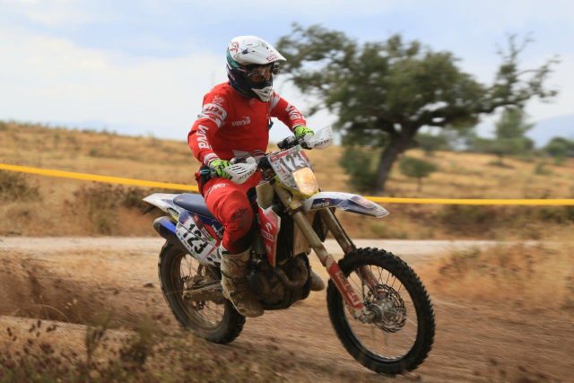 Adam Tomiczek zgarnia drugie miejsce w niezwykle trudnych zawodach Baja TT do Pinhal