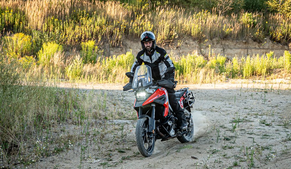SuzukiV StromXTtestdanetechnicznewadyzaletyopinia